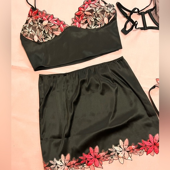 CLEARANCE $99 Victoria’s Secret 2 pc Floral embroidery Cami, Skirt set - Picture 3 of 4